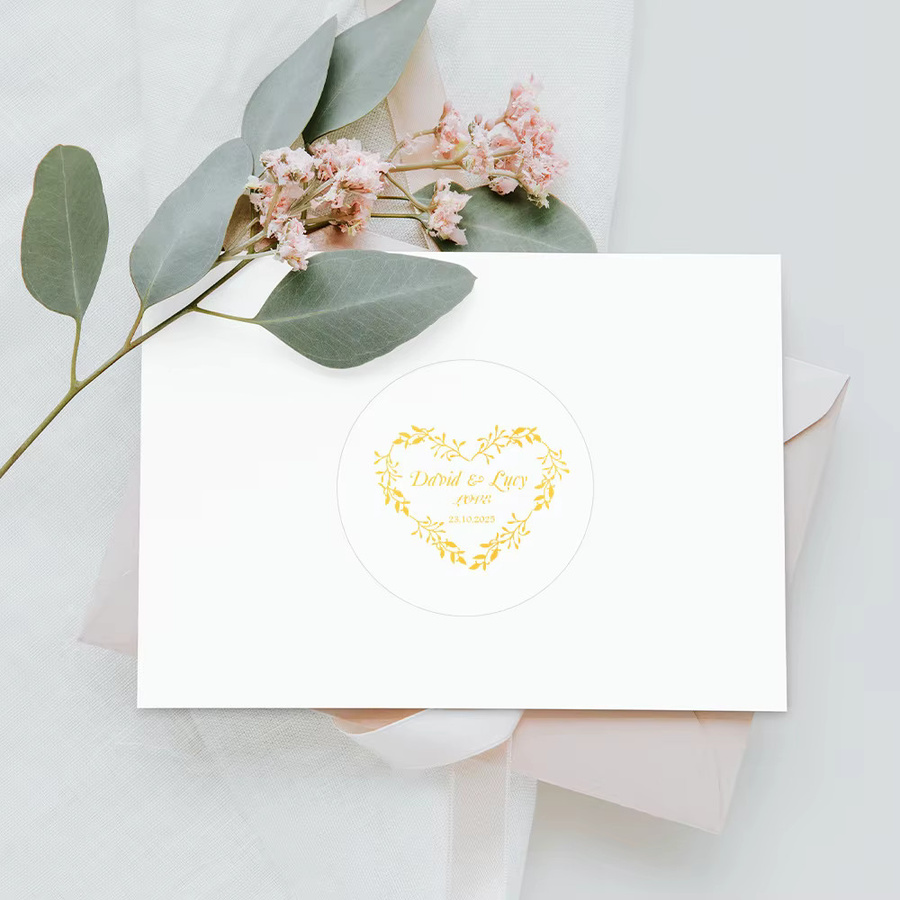 Personalisierte runde Aufkleber mit Namen und Datum, transparent mit Gold-Optik, wasserdichte Partydekoration für Hochzeit und Brautgeschenke - Bild 1