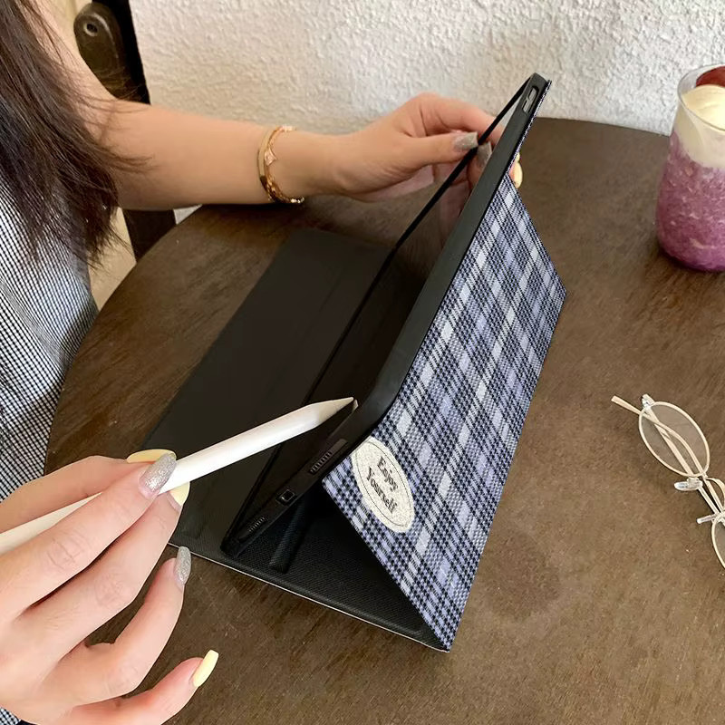DecoPhone Creative Check Tablet-Hülle für iPad Pro 10/11 Zoll, iPad Air 3/4/5 Generation und iPad 6./7./8. Generation in Weiß - Bild 4