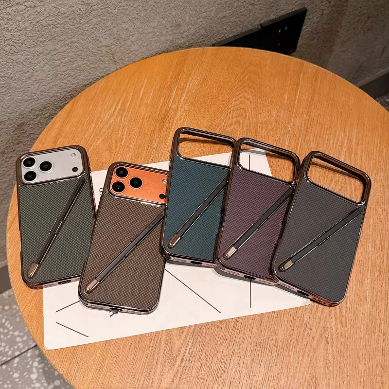 Eurynome Kohlefaser-Hülle für iPhone 17 Pro Max, 16, 15 Plus, 14, 13 mit Luftstift-Stylus-Steckplatz und Kevlar-Beschichtung in Braun - Bild 2