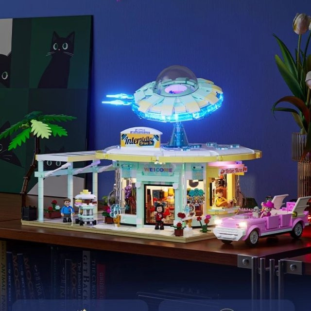 Lumibricks Road Trip Serie Bausteine Set mit UFO, Auto und Restaurant Szene in Mehrfarbig - Bild 1