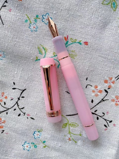 Kaigelu Acryl-Füllfederhalter mit Marmor-Bernstein-Muster, F-Feder (0,5 mm), Braun und Pink - Bild 1
