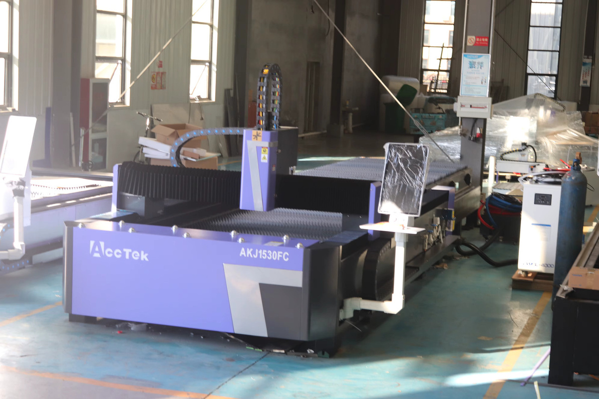 ACCTEK CNC-Faserlaserschneidemaschine mit 3000 W zum Schneiden von Metallstahlblechplatten - Bild 4