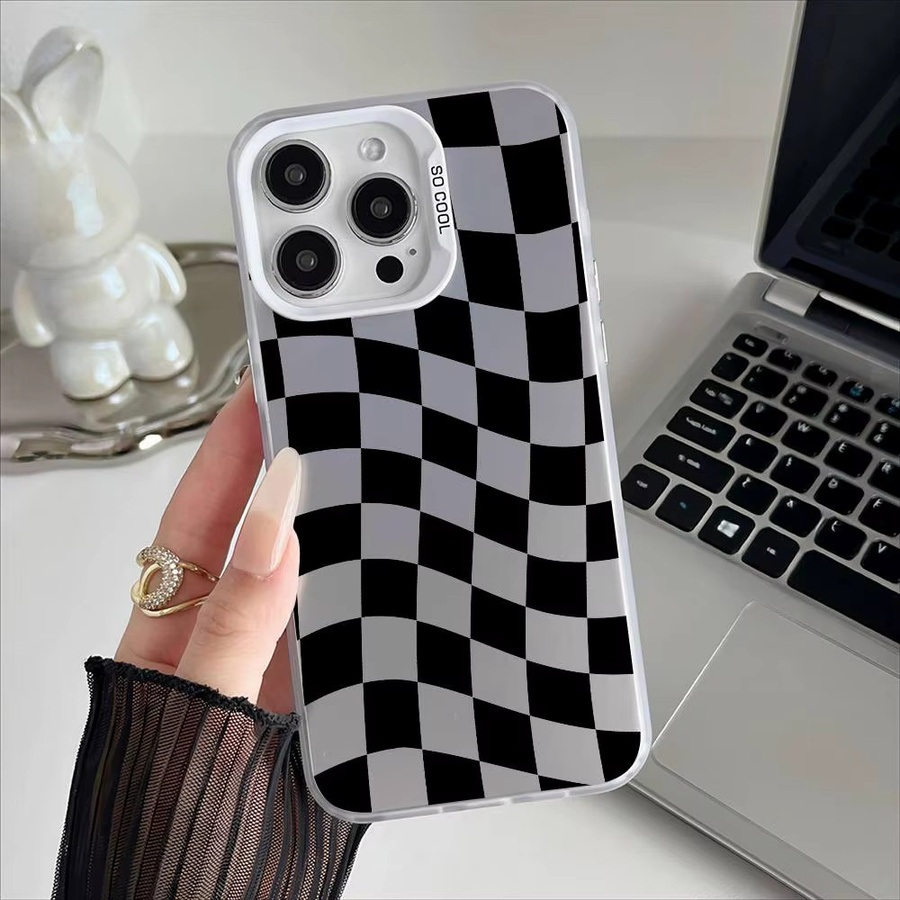 Schwarze Schachbrett-Handyhülle für iPhone 12 bis iPhone 17 Pro Max Plus, mehrfarbig mit matt versilbertem Design - Bild 1