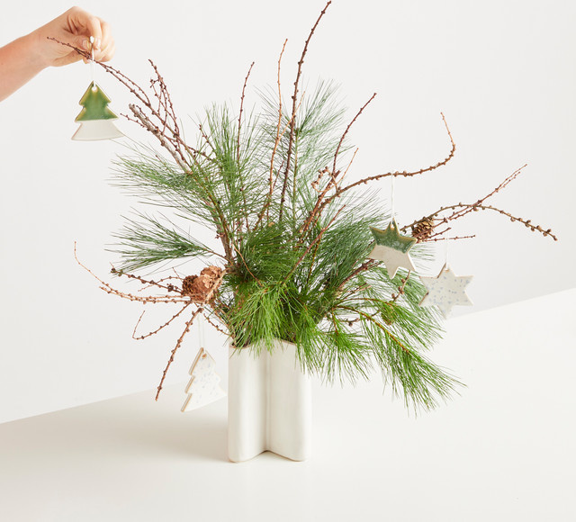 BLUME2000 DIY Keramik-Vase Weihnachtssterne in Weiß für den Tisch - Bild 1