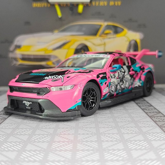 Maisto Ford Mustang GT3 Modellauto, 1:24, mit Licht und Sound, Grün - Bild 1