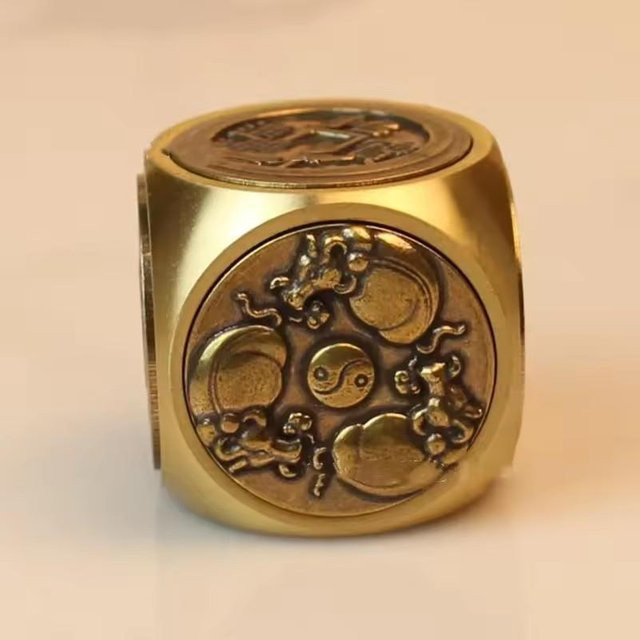 Binchi Outdoor Equipment Sechsseitiger Rotierender Glücksmünz Spinner Fidget Spielzeug - Bild 1
