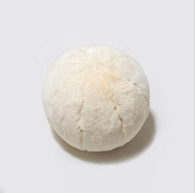 Rundes Samtkissen Morgenball in Weiß im skandinavischen Design, Durchmesser: 30 cm - Bild 1