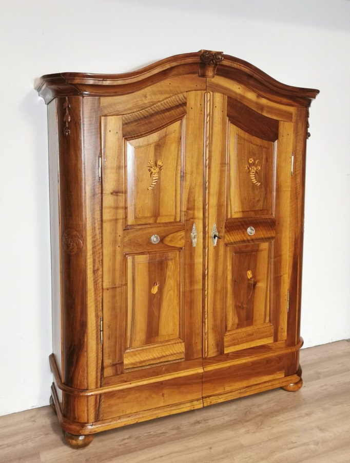 Antik-Barock Schrank aus Nussbaum mit Intarsien in Braun, H: 210 cm, B: 170 cm, T: 54 cm - Bild 1