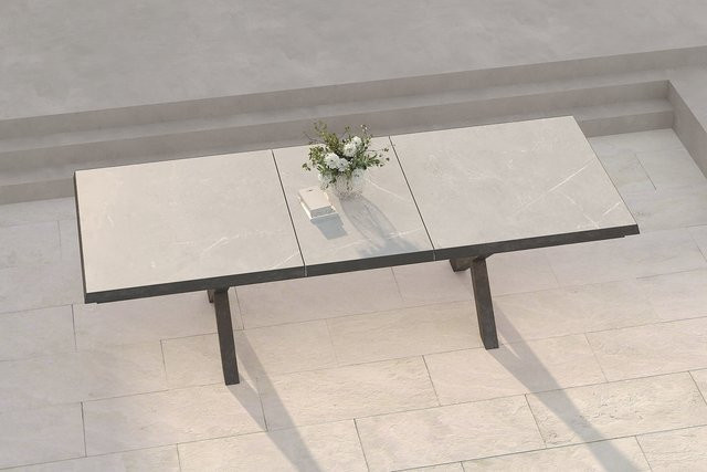 OUTFLEXX Serro Ausziehtisch für Garten und Terrasse in Schwarz/Grau mit modernem X-Gestell aus Aluminium und Steinimitat, Breite: 200 bis 260 cm, Tiefe: 100 cm - Bild 1