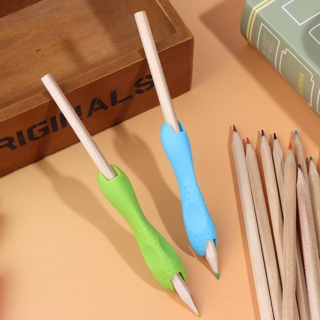 Ergonomische Schreibhilfe für Kinder und Erwachsene, Stifthaltergriff zur Verbesserung der Griffkontrolle, rot und mehrfarbig - Bild 1
