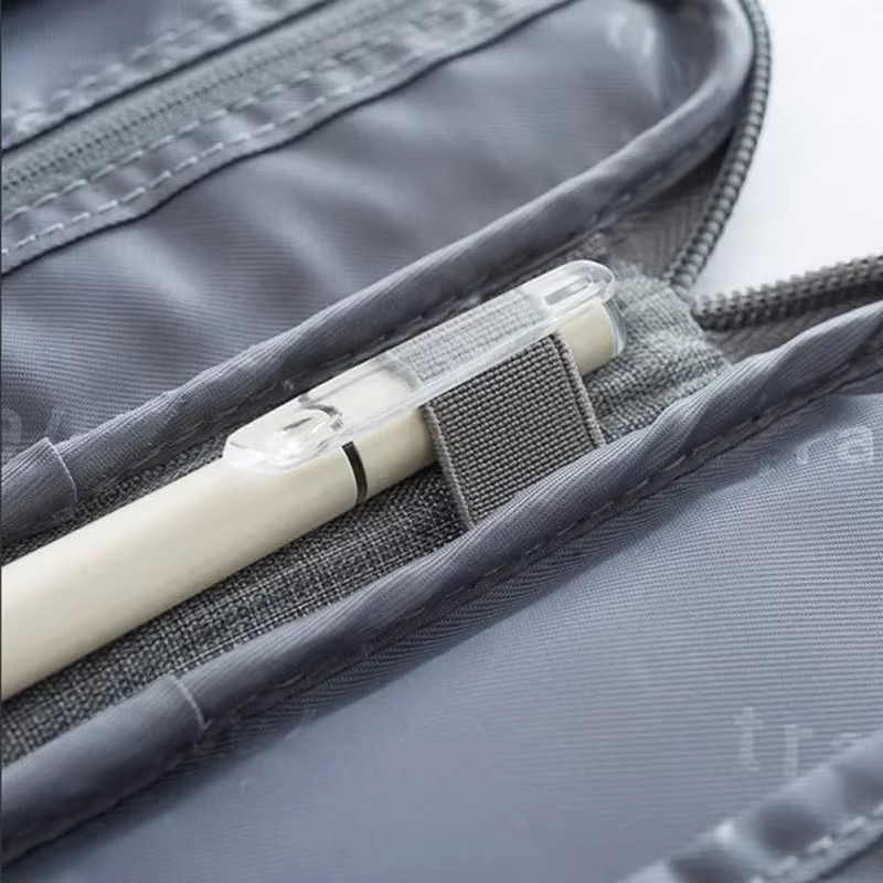 Wasserdichte Reisebrieftasche für Reisepässe und Dokumente als Organizer und Karteninhaber in Grau - Bild 2