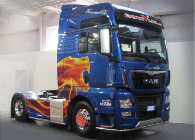Italeri MAN TGX XXL D38 E6 Edition, Fahrzeug, 1:24, Blau - Bild 1