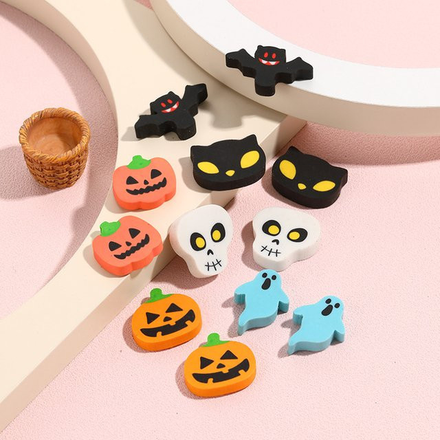 Halloween Radiergummi in verschiedenen Motiven wie Kürbis, Schädel, Katze, Fledermaus und Geist, bunte Cartoon Schreibwaren für Schüler - Bild 1