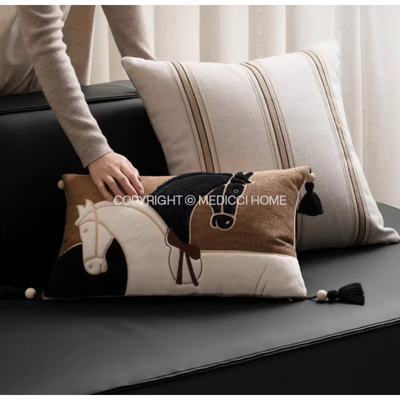 Medicci Home Luxuriöser Kissenbezug mit handgefertigter Pferdesilhouetten-Stickerei in quadratischer Form - Bild 5