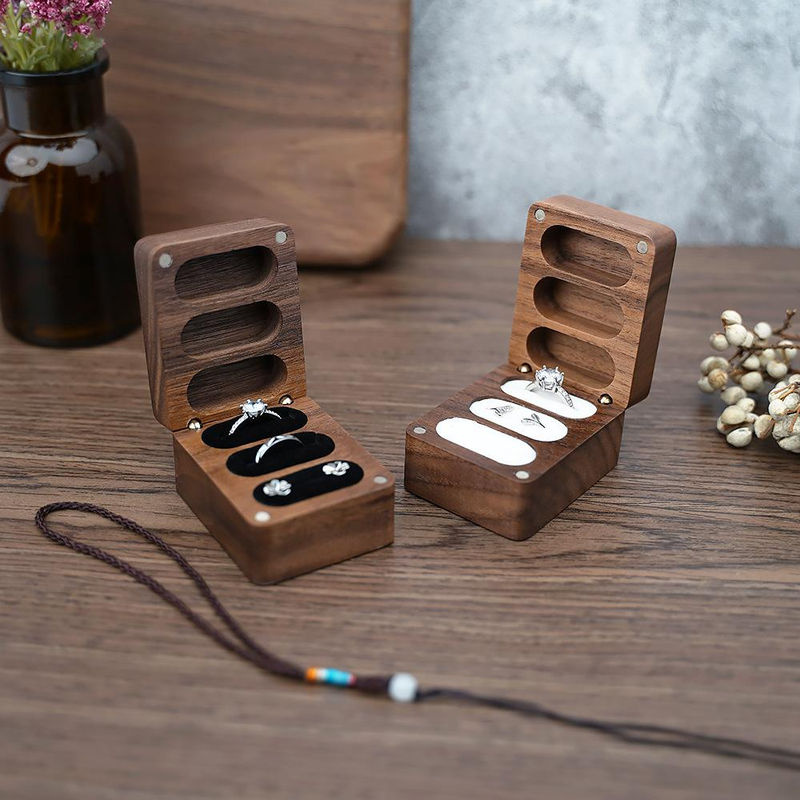 Mango Event Schmuckschatulle aus Holz in Schwarz mit drei Fächern für Ringe, Halsketten und Ohrstecker - Bild 2