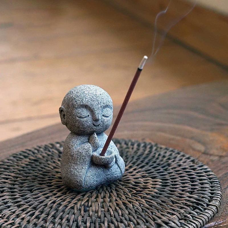 ChouJay Japanischer Jizo Mönch Räucherstäbchenhalter aus Sandstein in Grau für Zen-Dekoration - Bild 2