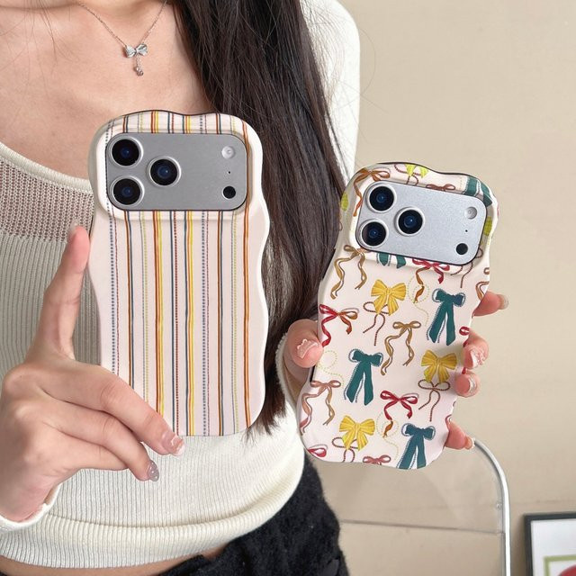 Fashion Wave Edge Stripe Bow Pattern Handyhülle für iPhone 17 Air 16 15 14 13 Pro Max mit Schleifenmuster und stoßfestem 2-in-1 Schutz in Multicolour - Bild 1