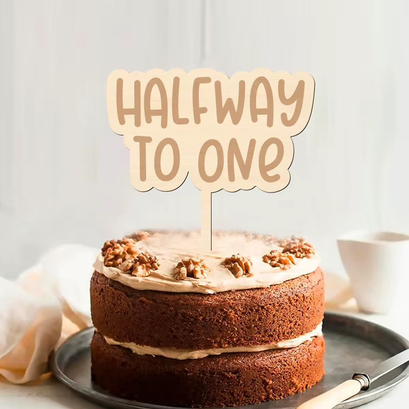 YOMDID Halfway To One Kuchenaufsatz aus Holz in Beige und Braun zur Dekoration für Babypartys und Geburtstage - Bild 2