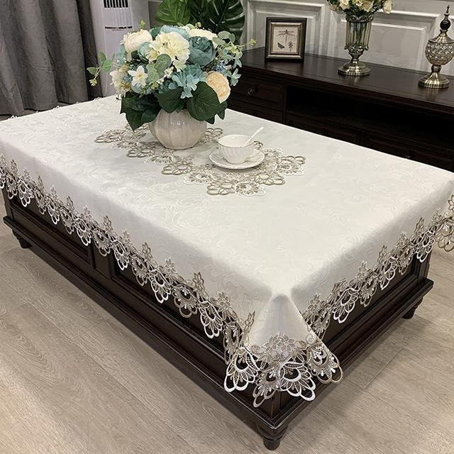 Julliette Traum Tischdecke mit floraler Stickerei und Spitze in Weiß, B/T: 110 x 110 cm - Bild 1