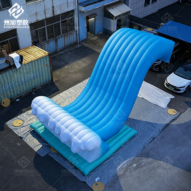 Blaue aufblasbare Wasserfall-Rutsche, Wellendesign, Outdoor-Wasserpark-Attraktion - Bild 1