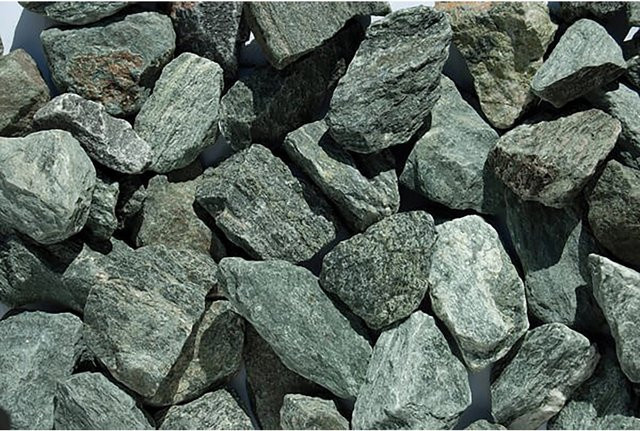 Scherf Grünschieferbruch Glitzer-Grün Dekosteine 25 mm - 50 mm 25 kg - Bild 1