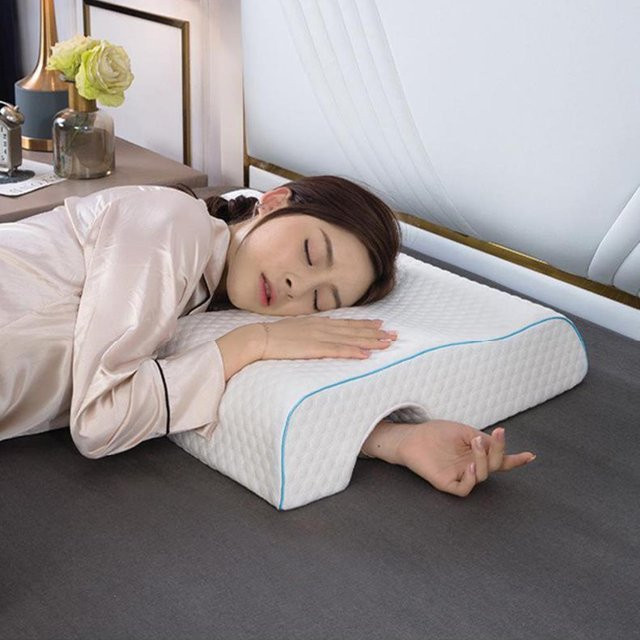 Gewölbtes Kuschelkissen für Paare aus atmungsaktivem Memory-Schaum in Weiß - Bild 1