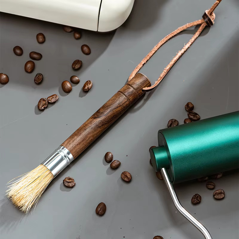 Reinigungsset für Kaffeemühle und Espressomaschine mit Reinigungsbürste und Luftgebläse von VIE LENTE in Holzoptik - Bild 2