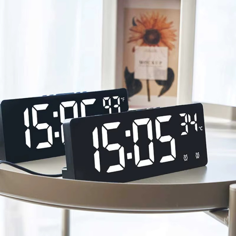 Elektronische Multifunktions-Uhr mit großem Bildschirm und Multi-Gruppen-Wecker in Weiß - Bild 2