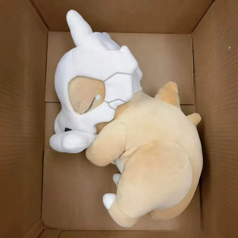 TAKARA TOMY Pokémon Cubone Dinosaurier-Kopfmaske Plüschtier, 32cm - Bild 4