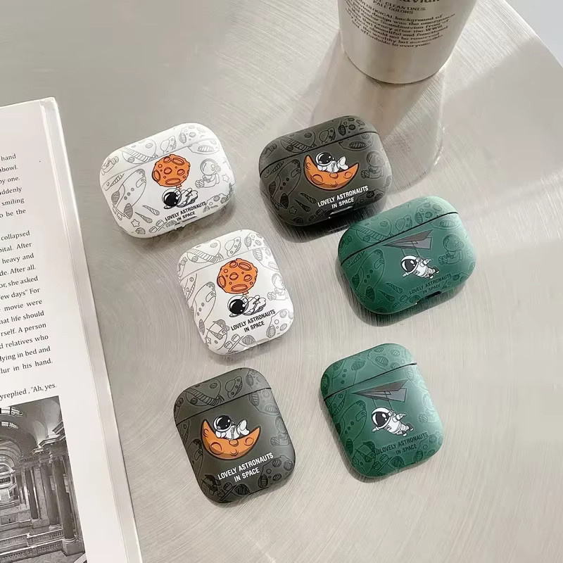 Astronaut Space Moon weiche Kopfhörerhülle für AirPods 4 2024 Pro 3 2 1 in Weiß - Bild 2