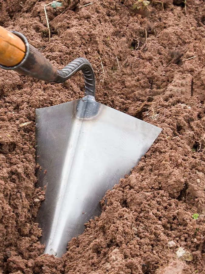 ATUOTIN Dreieckige Hacke für die Landwirtschaft zur Bodenbearbeitung und zum Umgraben als Handpflug und Gartenwerkzeug - Bild 5