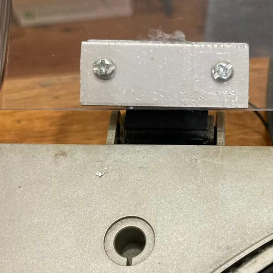 Technics Metall-Drehteller-Staubschutz-Scharnier-Set in Silber für SL D2 SL Q2 SL 3200 inklusive Befestigungsschrauben, Unterlegscheiben und Muttern - Bild 3