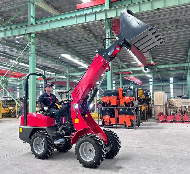 Nicosail Hydraulischer Mini-Radlader 4x4 Teleskop-Auslegerlader mit 1000 kg Tragkraft in Rot - Bild 1