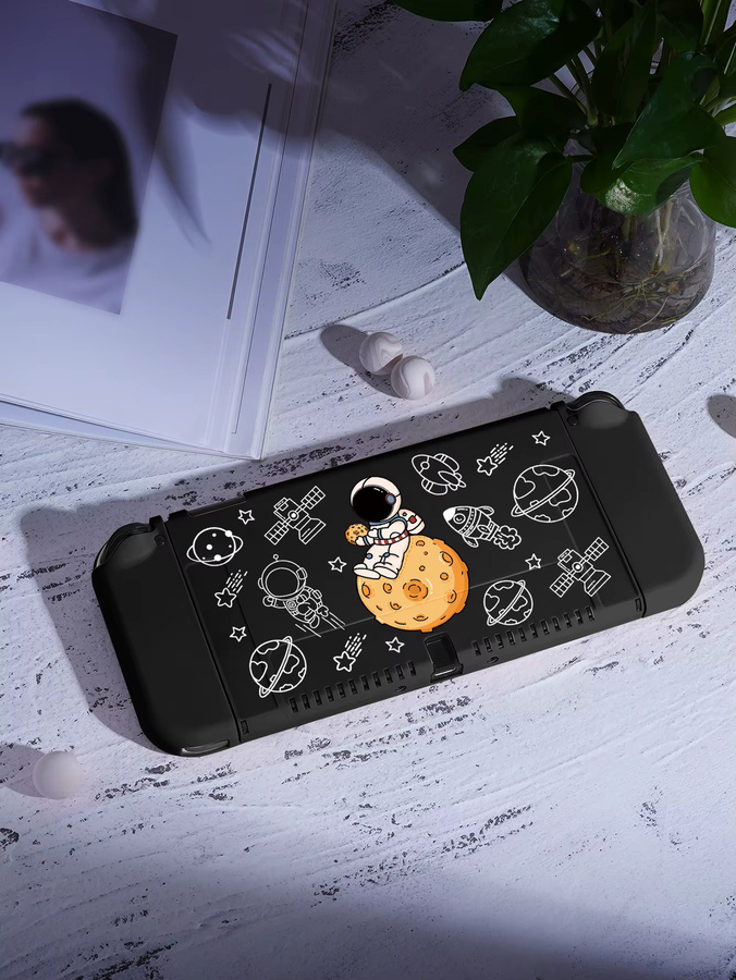 Astronauten-Schutzhülle für Nintendo Switch OLED in Schwarz mit trennbarem Joycon-Zubehör - Bild 2