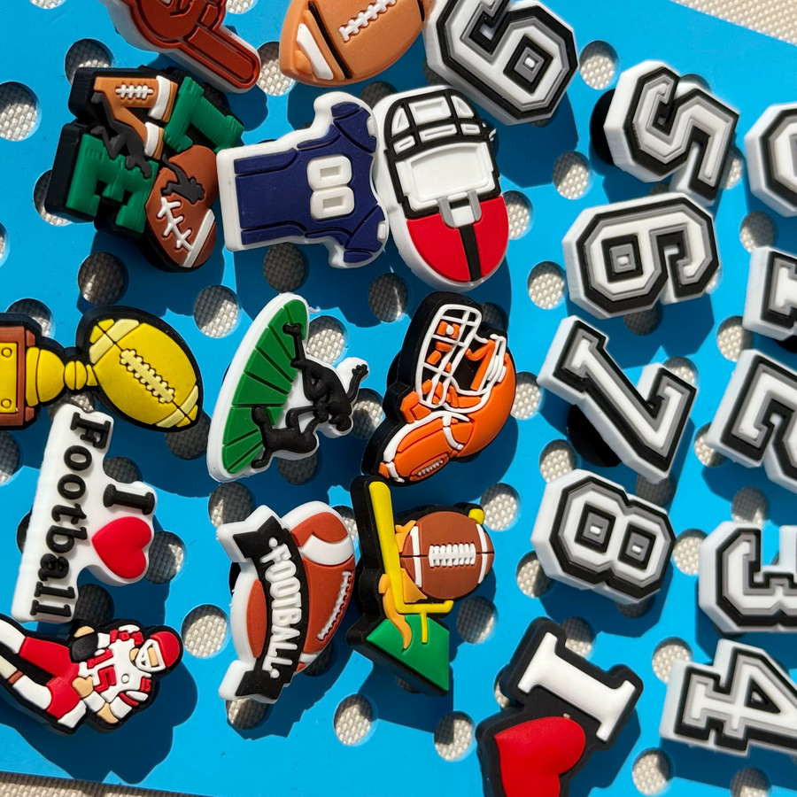 Schuhe Charms Kinder, Cartoon Sport Rugby Fußball Nummer, PVC - Bild 5