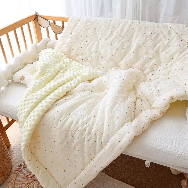 Weiche Baby Steppdecke aus Baumwolle für Neugeborene, Weiß gepunktet, B/H: 110 x 140 cm - Bild 1