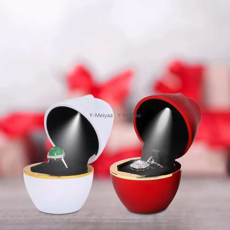 LED-Ringbox in Rosenform mit Licht in Rot für Hochzeit, Heiratsantrag und Valentinstag - Bild 3