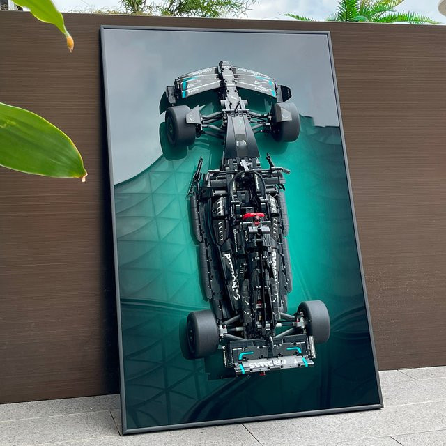 LEGO Gradient Wandhalterung für Mercedes-AMG F1 W14 E, Sammlerstück-Wandhalterung - Bild 1