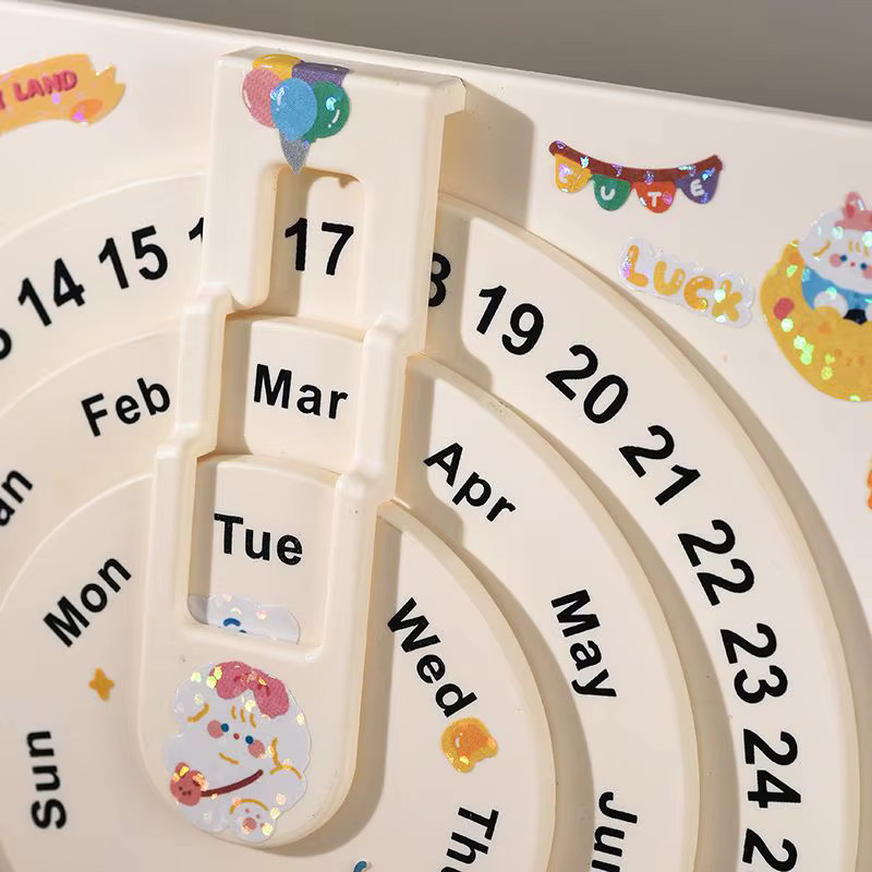 Ewiger Kalender 2026 in Plattenspieler-Optik als rotierender Tischkalender aus Holz in Weiß - Bild 2