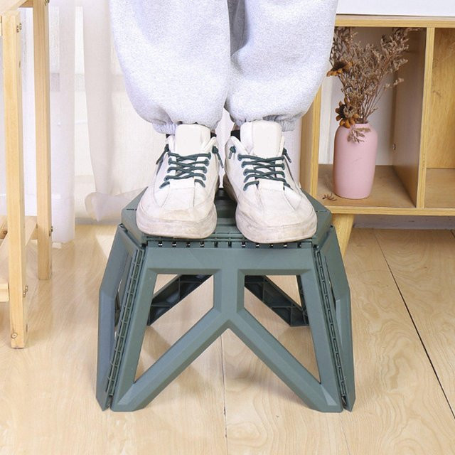 KONNWEI Klapptritt Hocker aus Kunststoff in Grün, tragbarer kleiner Hocker für Kinder, Camping und Outdoor - Bild 1