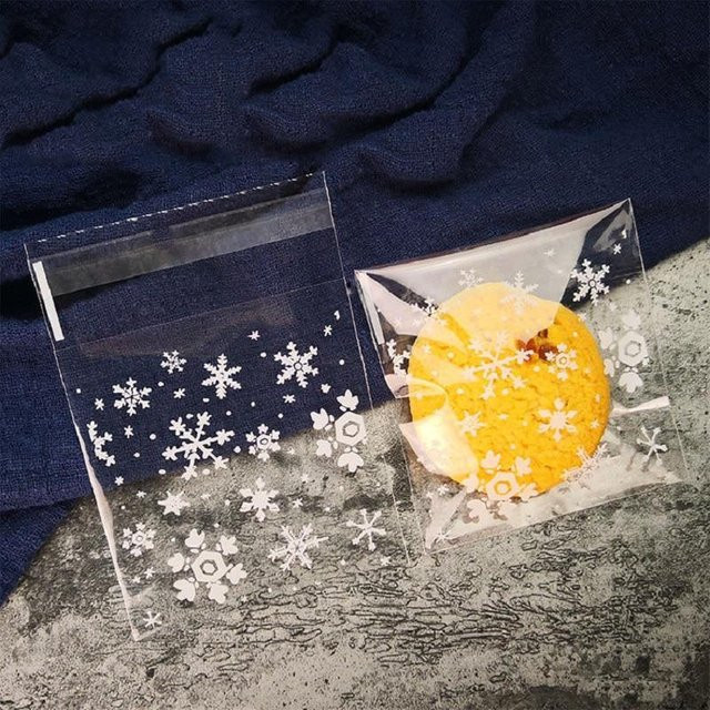 100 Stück Selbstklebende Schneeflocken Geschenkbeutel aus transparentem Kunststoff für Süßigkeiten, Kekse und Snacks zur Dekoration von Hochzeiten, Geburtstagen oder Weihnachtsfeiern - Bild 1