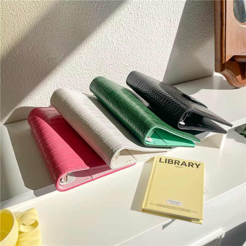 GZGUANDA Notizbuch im Krokodilleder-Design in Braun, A5 personalisierbarer Reisepasshalter und multifunktionale Brieftasche mit Kartenfächern - Bild 3