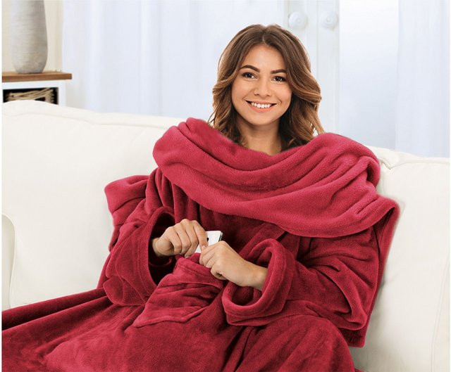 GÖZZE Kuscheldecke mit Ärmeln und Brusttasche in Rot, B/B: 150 x 240 cm - Bild 1