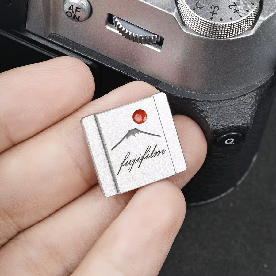 Fujifilm Blitzschuhabdeckung und Auslöseknopf aus Aluminiumlegierung in Silber als Staubschutz Kamerazubehör für XS20, XT50, X100VI, XT4, XT5 und XT20 - Bild 4