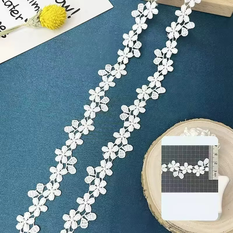 Wasserlöslicher Spitzenbesatz mit Blumen- und Blattstickerei in Weiß, Breite: 2,3 cm, 15 Yards - Bild 3
