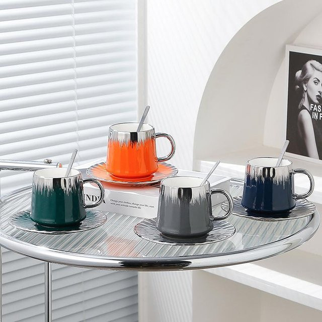 Kaffeetasse mit Löffel aus Keramik von Yiran Furniture in Weiß, 230 ml - Bild 1