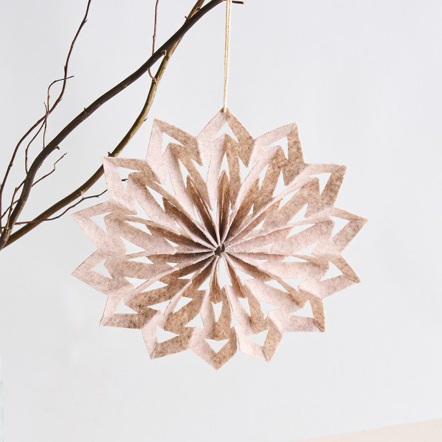 Papier Dekohänger Schneeflocke von BLUME2000 in Taupe für Weihnachten und Winter - Bild 1