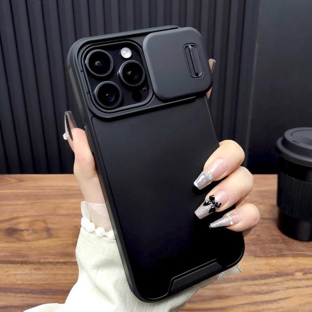 Stoßfeste iPhone Schutzhülle mit schiebbarem Kameraabdeckungs-Schutz von Market-5 in Schwarz für iPhone 17, 16, 15 Pro und Pro Max - Bild 1