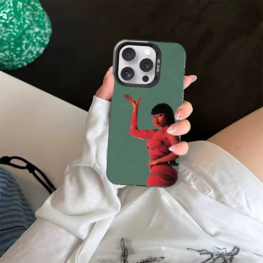 Stoßfeste Handyhülle im M-Megan Thee Stallion Rapper Design für iPhone Modelle in Silber - Bild 4
