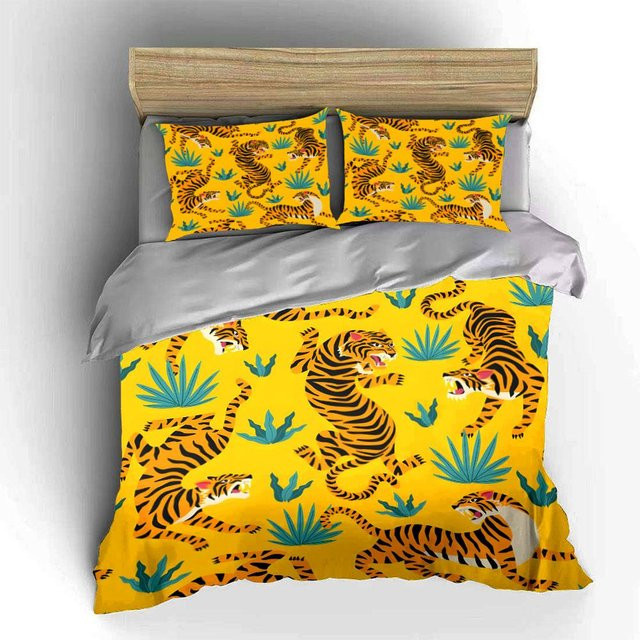 Dreiteiliges Bettwäsche-Set mit Wildtier-Muster in Gelb, bestehend aus Bettbezug und Kissenbezügen aus Mikrofaser, B/H: 173 x 218 cm - Bild 1